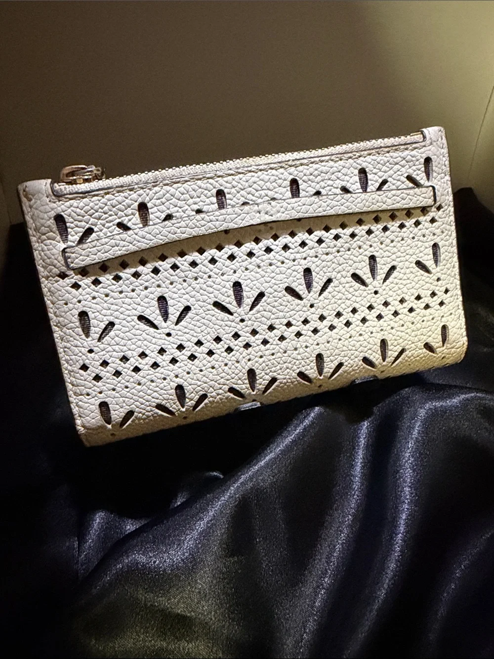 EUC Kate Spade White Perforated Leather Zip Wristlet with Gold Logo
